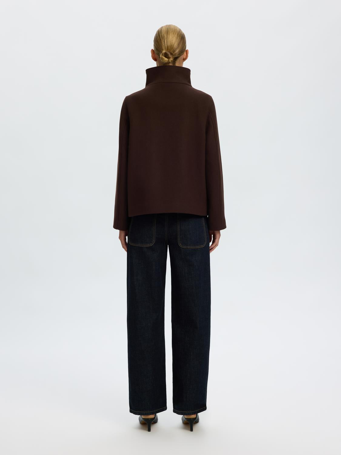 model_shot-back